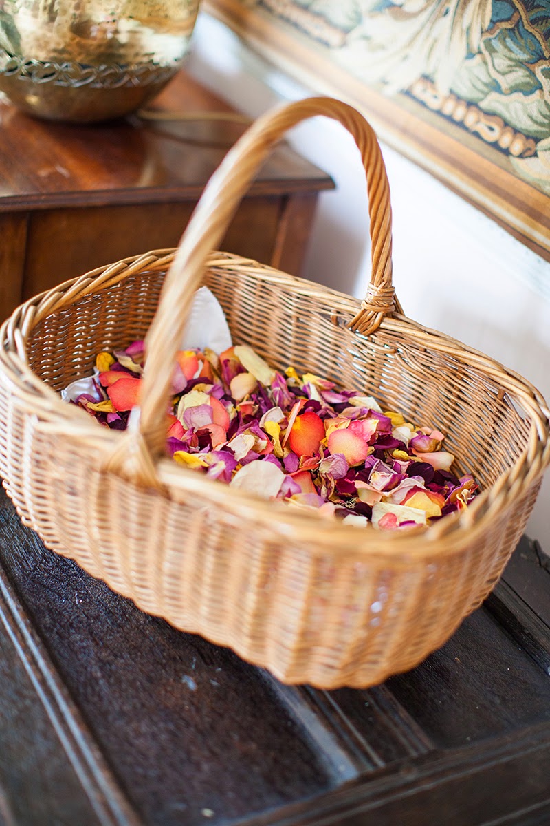 A handmade cottage: How to make natural wedding confetti: with